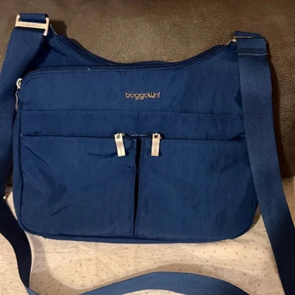 Women's Baggallini Cross Over Crossbody Bag with RFID
Blocking Wristlet - Picture 4 of 7